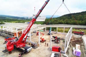 Kran auf Baustelle - Henneberger schwerlast Kranvermietung und Schwertransport